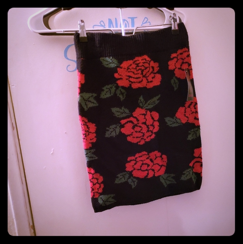 NWT KNIT SKIRT